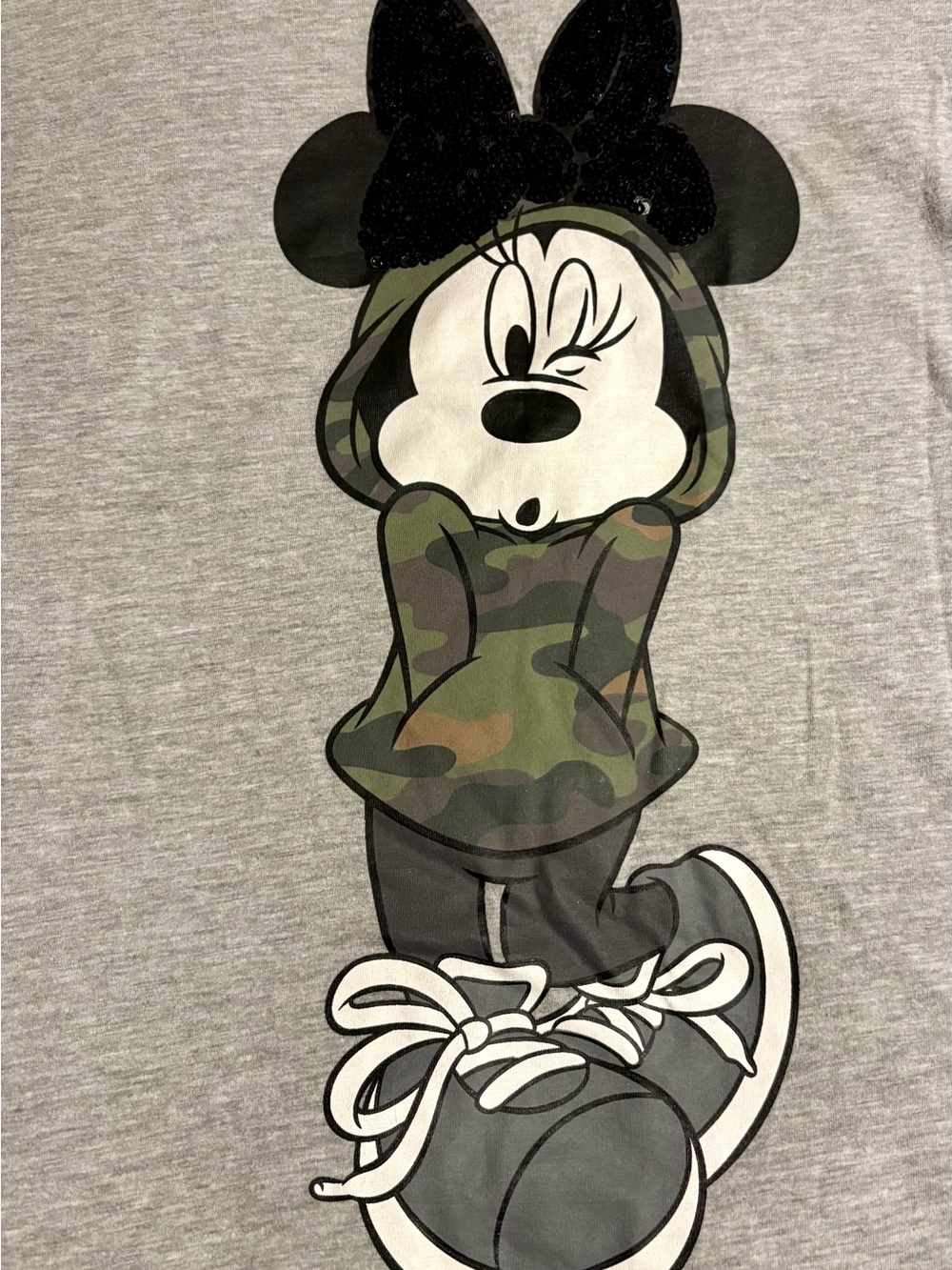 Disney Minnie Mouse Camo Sequin Bow Graphic Tee – Women’s Large